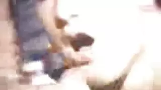 فتيان الكلية يمارسون الجنس في نزهة على الأقدام