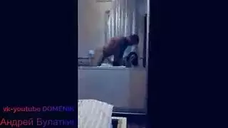 جنس قاسي على المكتب مع نيكول ذات الصدر الكبير