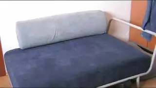 اب تعري بنتها بالكامل وتضرب علي مؤخرتها