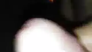 مراهقة شقراء تختنق على قضيب ضخم صريح