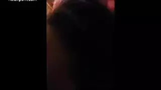 فتاة آسيوية غريبة وشاب أسود مجهز يمارسان الجنس كالحيوانات بالداخل
