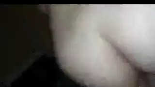 لعبة عارية تخرج عن السيطرة: كس مشعر وجنس فوضوي