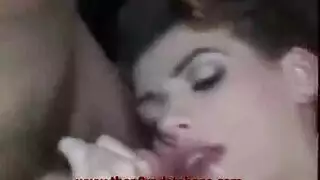 الدمى المتحولات بيلا وأليسا في مشهد إباحي عنيف