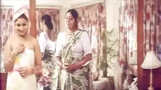 ام مع ابنها منزلي