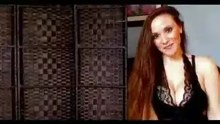 فتيات مثليات مثيرات في شورتات ضيقة يثرن الغرائز