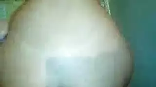 الشباب رائع يوني يحلوى على شرفة