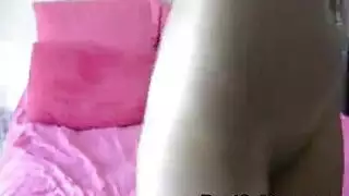 مراهقات هاوية ساخنة في جوارب الفخذ تمارس إباحية صريحة على كاميرا الويب