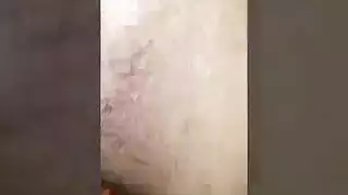 جدة مثيرة وصاحبتها الشقراء تتنافسان على قضيب أسود ضخم
