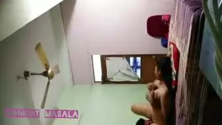 ومغلق فوق العينين والابس الهندية الأحمر مع الموال