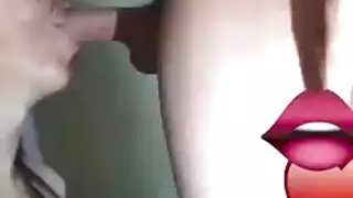 فتى عذراء يُغوى بواسطة إلهة شوكولاتية مكتملة الأنحاء