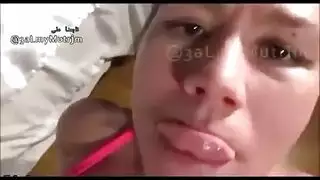 لقاء محظور: سيدة كبيرة تتوسل لممارسة جنس ثلاثي
