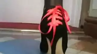 لطيف الهواة في الكعب العالي