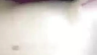 جلسة سكس سحاقي: بيلا بيلز وهيلاري سكوت تتعران