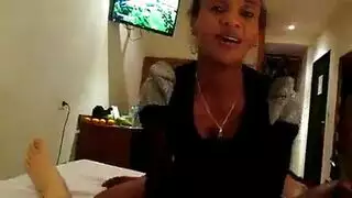 فعل ممنوع تحت الطاولة: أفريقيات يلعقن فرج بعض بشدة
