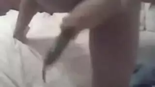 فتاة إبوني تتباهى بمؤخرتها المثالية في تسجيل جنس عام