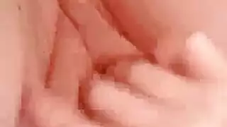 مثليه الزوجين البريطانيين يلعبون في غرفة النوم
