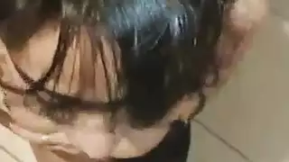 وجه مغطى بالمني: إغراق عيون نيلا كيمي بالسائل المنوي