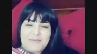 يمص صدرها وتلعب في عيرة