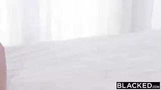 يقول انه يريد النيك مع شقيقها الاسود ويحلها