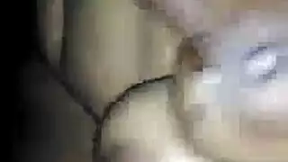 أثداء كبيرة ومؤخرة كبيرة: عاهرة ناضجة تريد قضيبك