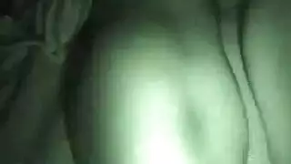 انتصاب ابن الزوج الضخم يجذب زوجة أبيه الشبقية عند الفجر
