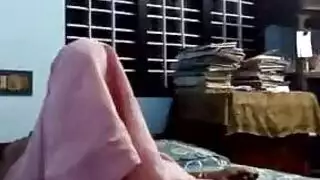امرأة ناضجة مثلث جنسي عنيف مع تدخل مزدوج