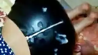 هو يستمني و هي تتشهى