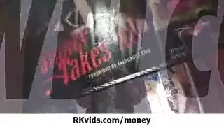 إباحية شيميل آسيوية مثيرة: مص وأكثر