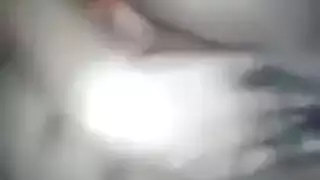 طفلة مع أ به