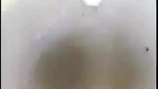 استمناء جماعي مثير مع شباب رياضيين في حوض الاستحمام الساخن