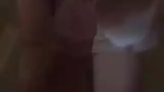 شقراء روسية تنزل لجلسة حلق خشنة