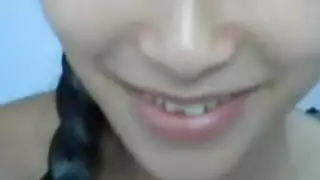 تمديد فتحتها الضيقة وبظرها البارز