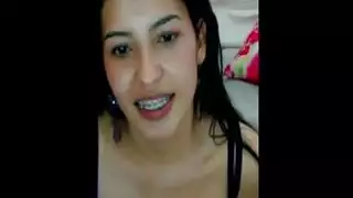 لاتينية خجولة تمص وتضاجع قضيب أبيض في أول ظهور إباحي لها