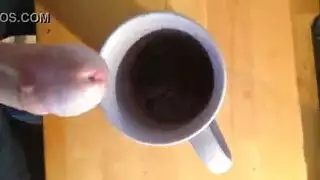 رجل ساذج ينضم لزوجين مثارين لجنس ثلاثي بعنف مع قذف مزدوج