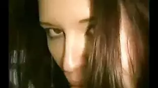 جنس فموي إباحي على الشاطئ من شقراء مثيرة