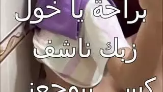 قارع الكهرباء الشهواني ينيك ربة منزل بنطلون ضيق ويقذف داخلها