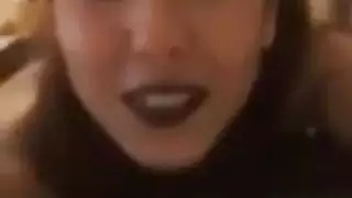 فتاة تركية مثيرة تتعرى وترقص بشكل صريح للكاميرا