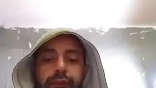 أنزل بقوة في شقتي بالقاهرة
