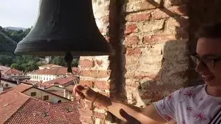 أول لقاء جنس فموي عنيف ينتهي بحمم ساخنة في حلقها