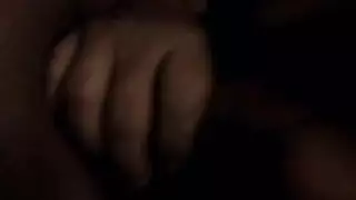 بينما المنزل فارغ، تمص بعمق وتحصل على قذف داخلي