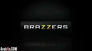 كوغار ينيك أم خطيبته
