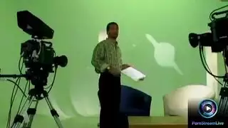 قبل فتاة عزباء