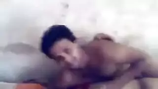 إباحي مصري xxx: الأخ يدكّ أخته مرتديًا ملابس داخلية حمراء