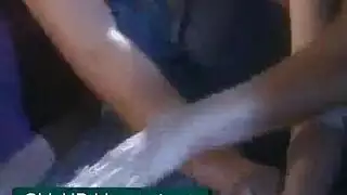 تركض على زب بينما حبيبها بالخارج