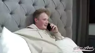 أم جذابة وابنها: جلسة نيك عائلية
