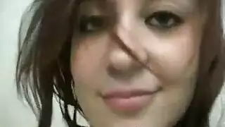 سمراء كبيرة الثدي تينا كاي في لعبة ثدي قاسية ومص فموي فوضوي