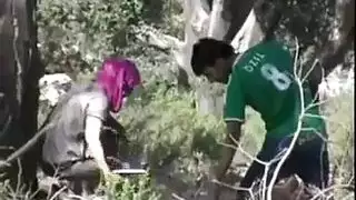 ثنائي هائج ضبط على الكاميرا يستمني قبل أوgy عنيف