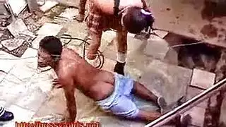 تعلم ابنها وبناها النيك الخلفي
