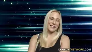 بنت بصد ذبير مربوطة وبتنتاك بالشارع
