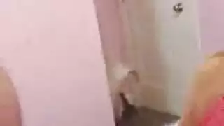 ملكة الحلق العميق تدمرها هزازة جديدة